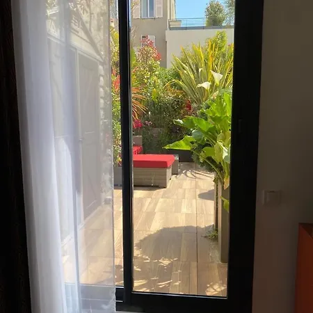 Exceptional Terrace In Center Of * ניס