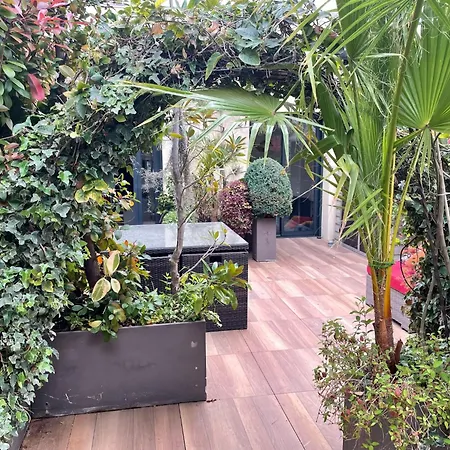 Exceptional Terrace In Center Of *